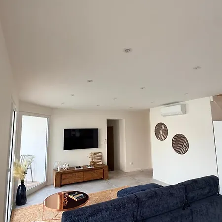 Maison Bord De *